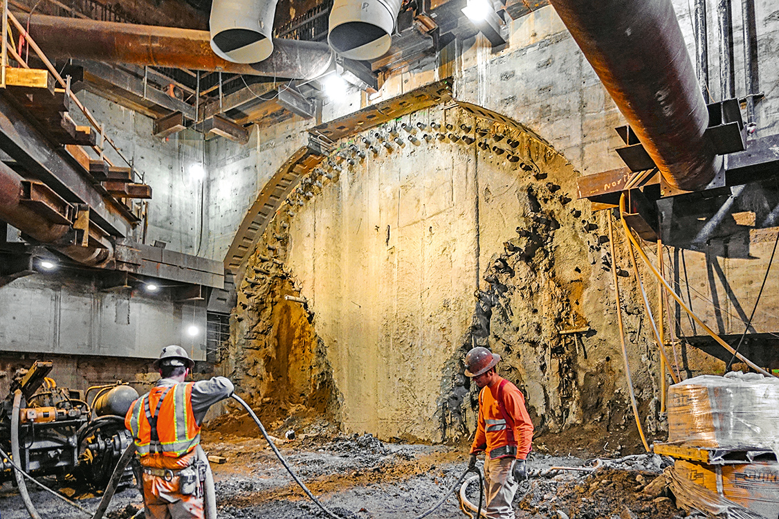 27m long AT – 139 Pipe Umbrella stabilizes the Chinatown Station Cross-Cut in San Francisco 27m long AT – 139 Pipe Umbrella stabilizes the Chinatown Station Cross-Cut in San Francisco